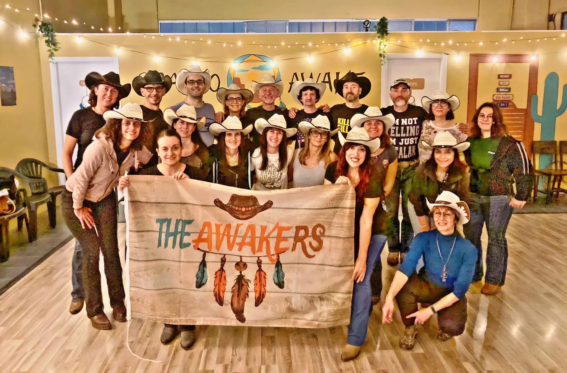 Il gruppo The Awakers al completo con lo striscione, nella sala di Spazio Awake